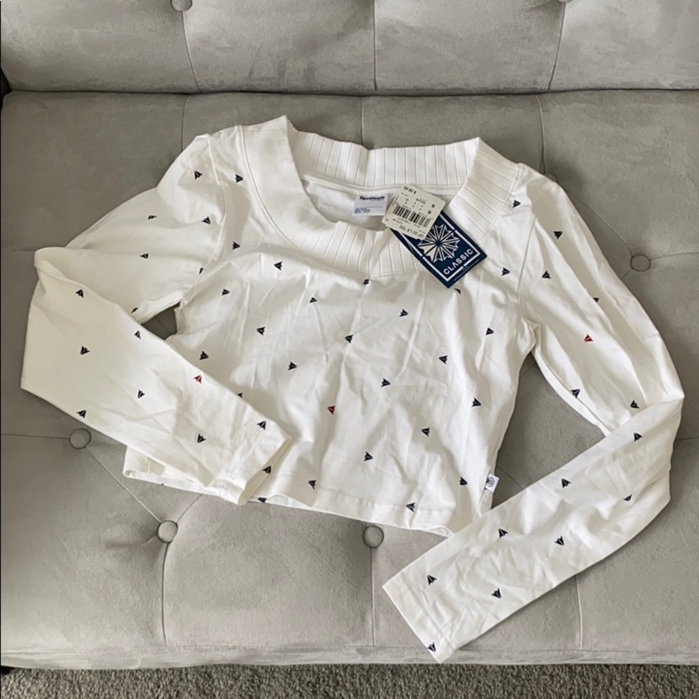NWT Reebok Classics Long Sleeve! ❤️🖤